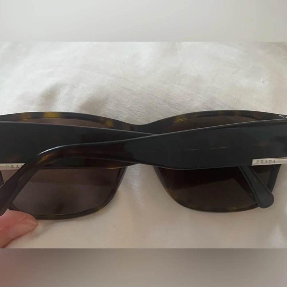⭐️🌴Prada Sunglasses with case - Picture 3 of 3